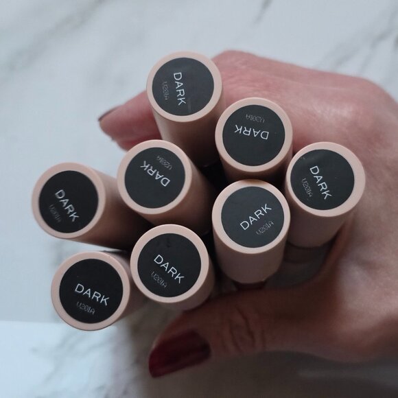 8 x Revolution Beauty DARK Highlight & Contour Duo Stick - Picture 2 of 6